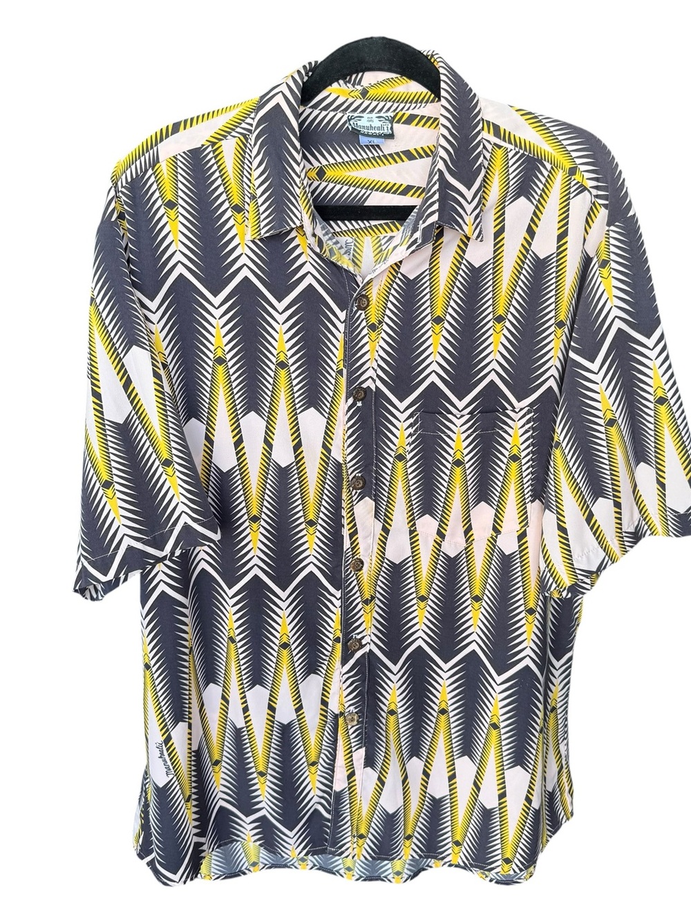 Manuhealii men’s full button shirt Polyester Size XL